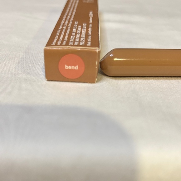 Buyer’s choice: RHODE Peptide Lip Shape - bend, lunge, stretch, flex - Picture 2 of 9